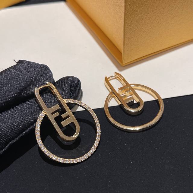 No.Fded0046 Fendi round ear hooks inlaid with diamonds Fd Fendi spring and summe