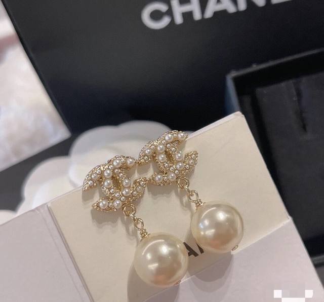 No. Xed0203 100th Anniversary Edition Rice Bead Double C Earrings with Pearls T
