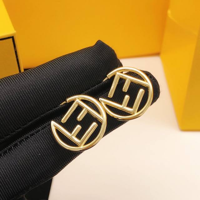 No.Fded0044 Fendi earrings round Ff smooth DDD