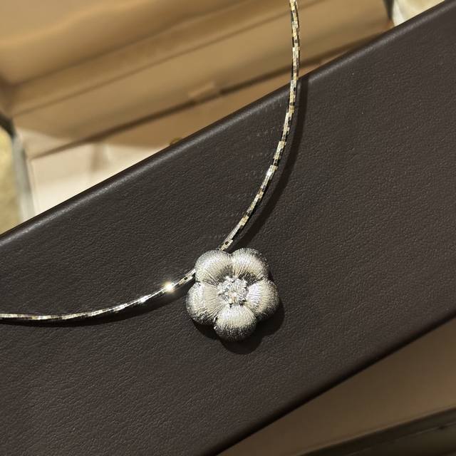 A6472 Xiaohongshu's popular brushed flower single diamond snake bone necklace, s