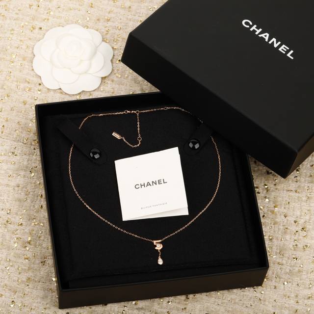 208878 Our necklace with the number 5 can be customized with real gold and real
