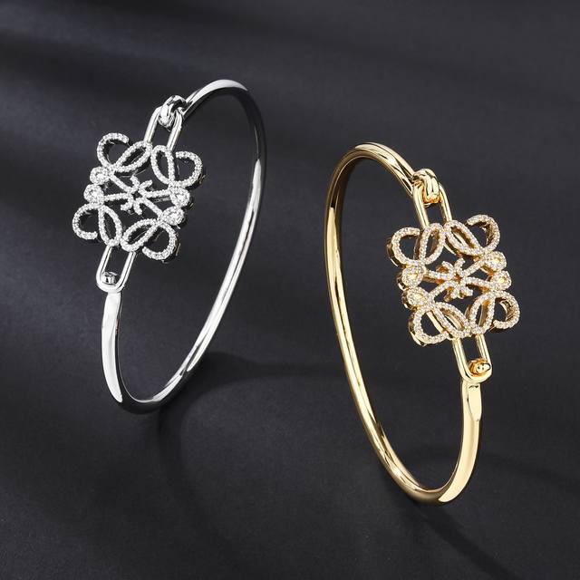 The new Loewe full diamond bracelet I fell in love with at first sight. The Loe