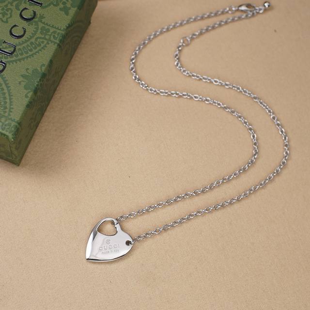 925 sterling silver Gucci hollow heart letter necklace Heart series, hollow hear