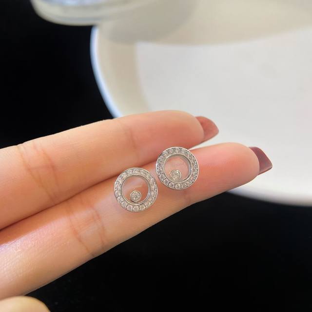 Chopard Happy series earrings, Happy Diamonds series, the iconic dancing diamon