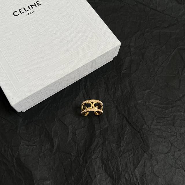New Celine vintage Arc de Triomphe ring made of brass with carved hollow patter