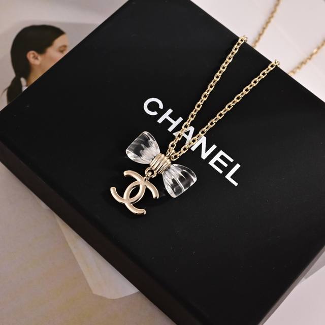Necklace EarringsZp version Chanel set is elegant and generous, exquisite design