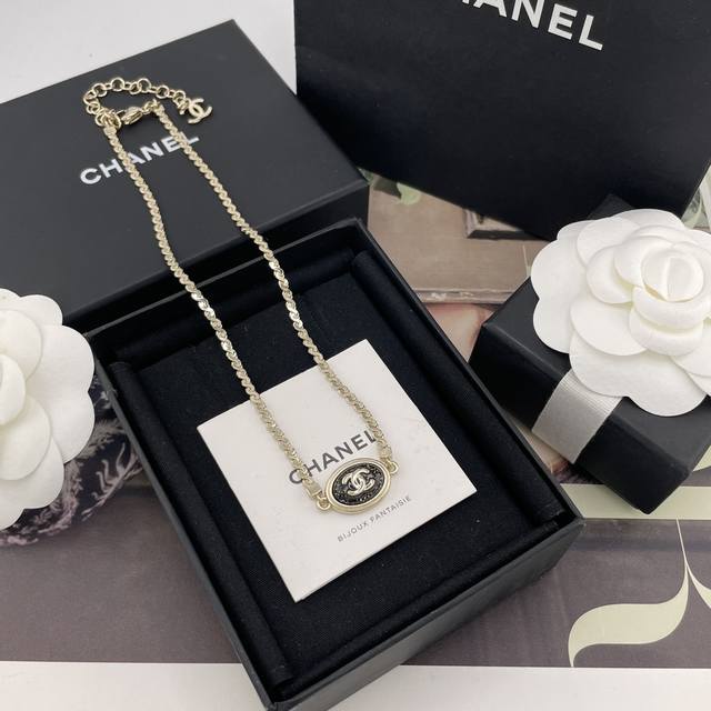 We produce the fragrant crystal oval black stone necklace Z 7100! The latest be