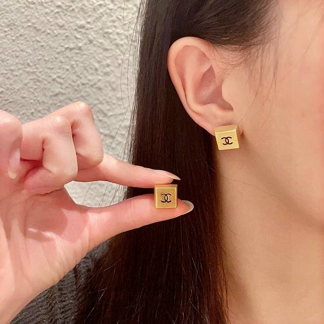 Chanel square double C earrings DDD
