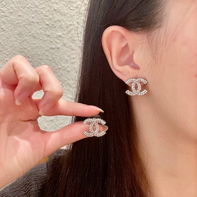 Chanel round ball full diamond double C earrings DDD