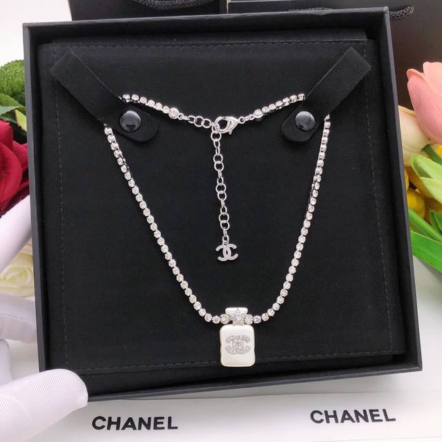 No. Xxl0269 Ch*Nel latest silver perfume bottle necklace inlaid with diamond re