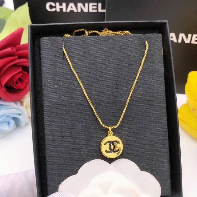 No. Xxl0263 Ch*Nel latest round gold coin necklace consistent Zp brass material