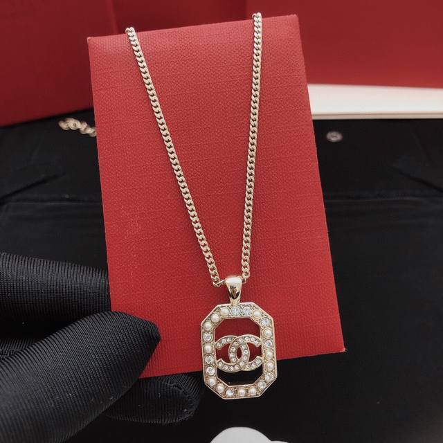 No.Xxl0262 Ch*Nel latest square hollow necklace consistent Zp brass material DDD