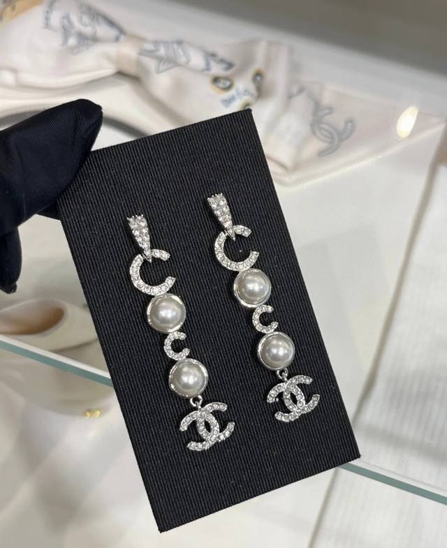 Chane Coco long tassel pearl letter earrings are coming! Now now now now now! Fi