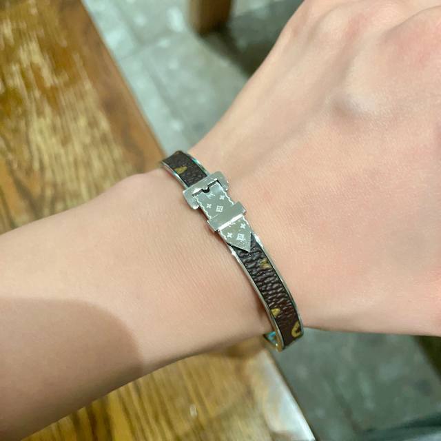 New product original goods Lv unisex belt buckle bracelet Louis Vuitton Louis V