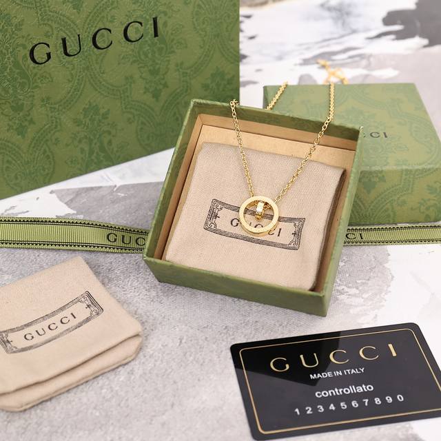 The latest Gucci gold Gucci Double G necklace DDD
