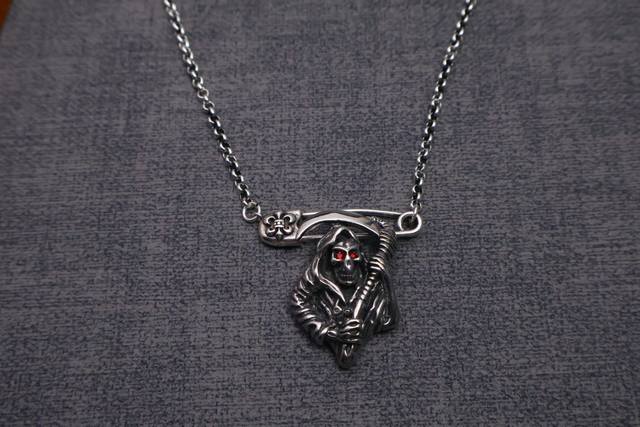 Chrome Hearts brooch chain is so cool. Chrome Hearts necklace has different pat