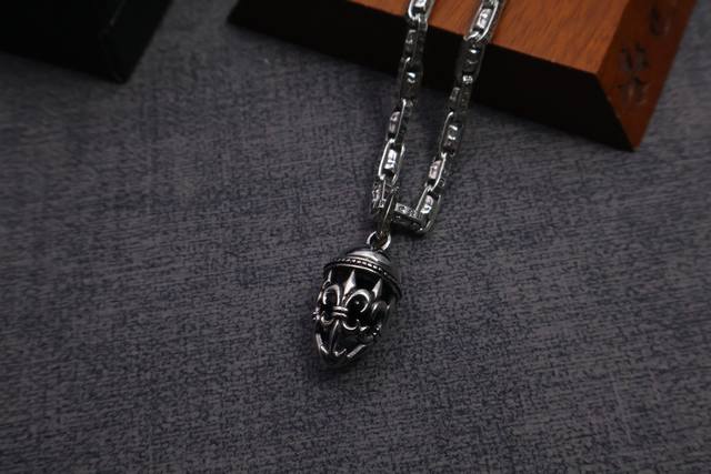 Chrome Heart Necklace, Chrome Heart Necklace has different patterns and designs