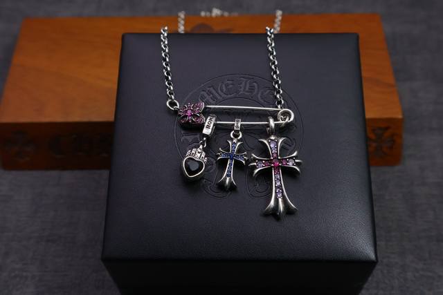 Hot item recommendation: Chrome Hearts necklace brooch chain is so cool. Chrome