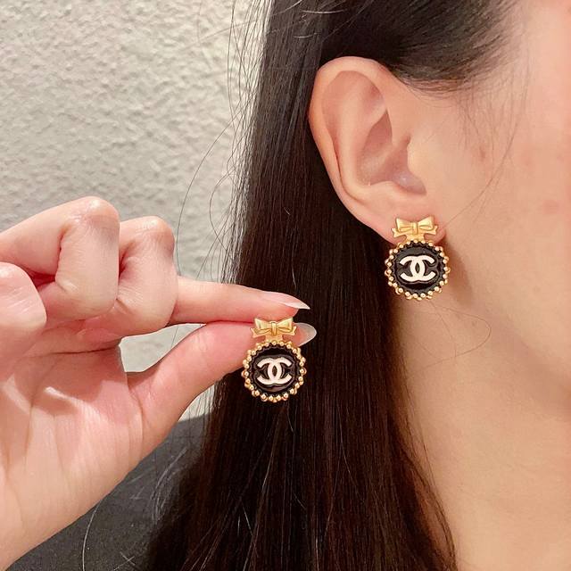 Chanel bow double C earrings DDD