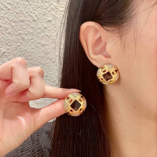 Chanel classic double C diamond earrings DDD