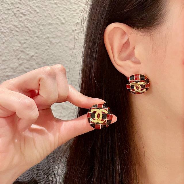 Chanel checkerboard double C earrings DDD