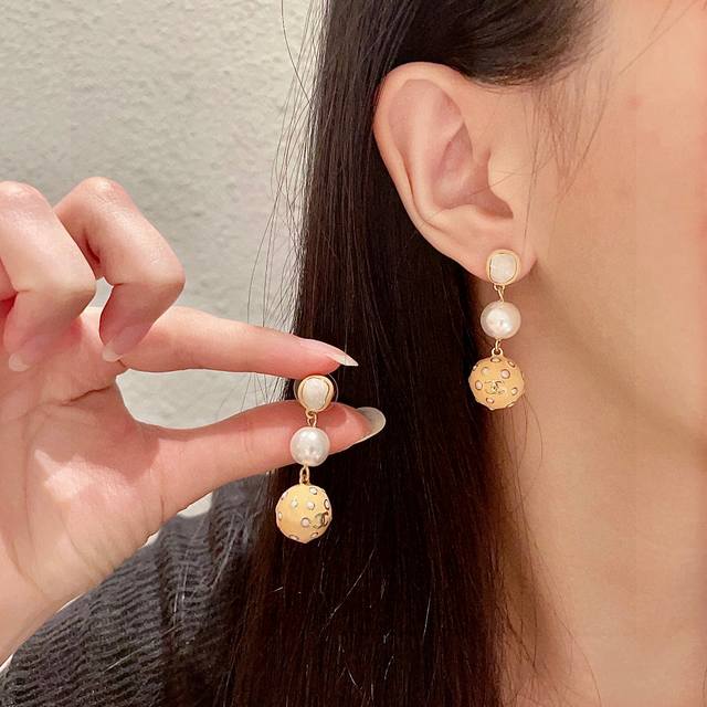 Chanel Pearl Double C Earrings DDD