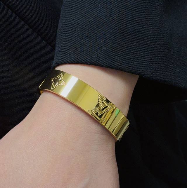 New product original goods Lv letter gold color wide version medium size printe