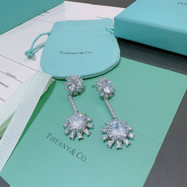 Exclusively customized Tiff Tiffany earrings commemorative edition behind-the-s