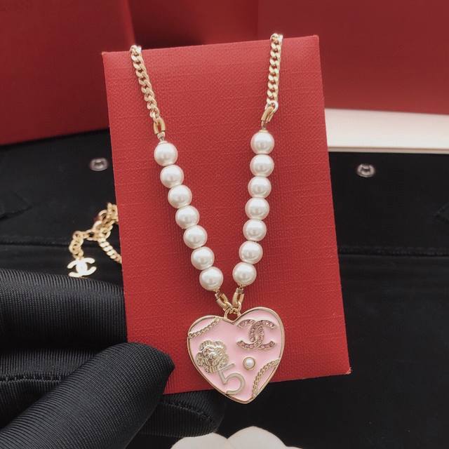 No. Xxl0346 Ch*Nel latest pink love necklace consistent Zp brass material DDD