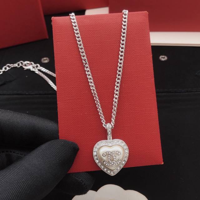 No. Xxl0333 Ch*Nel latest white love necklace consistent Zp brass material DDD