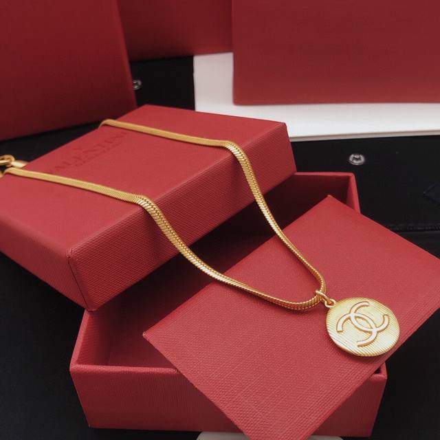 No. Xxl0321 Ch*Nel latest round gold coin necklace consistent Zp brass material
