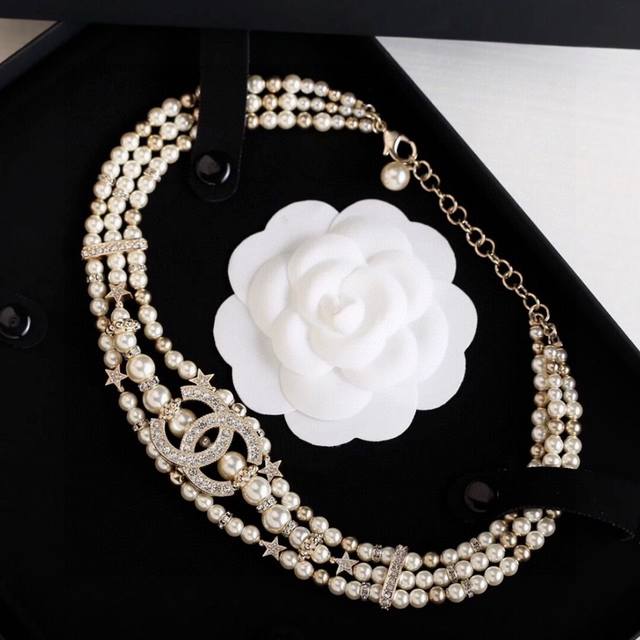 Number Xxl0307 Chanel's latest multi-layer pearl necklace is made of brass. Chan