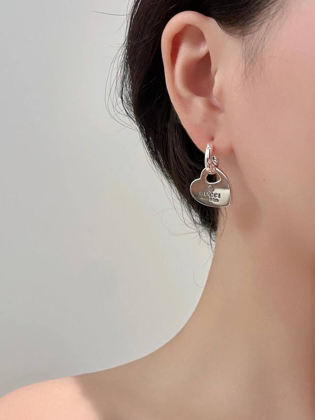 Our heart-shaped earrings are a must-have for ladies. Made of sterling silver,