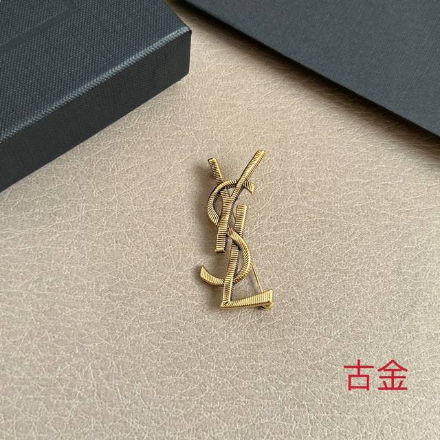Saint Laurent Ysl letter brooch, with super strong metal texture, original bras