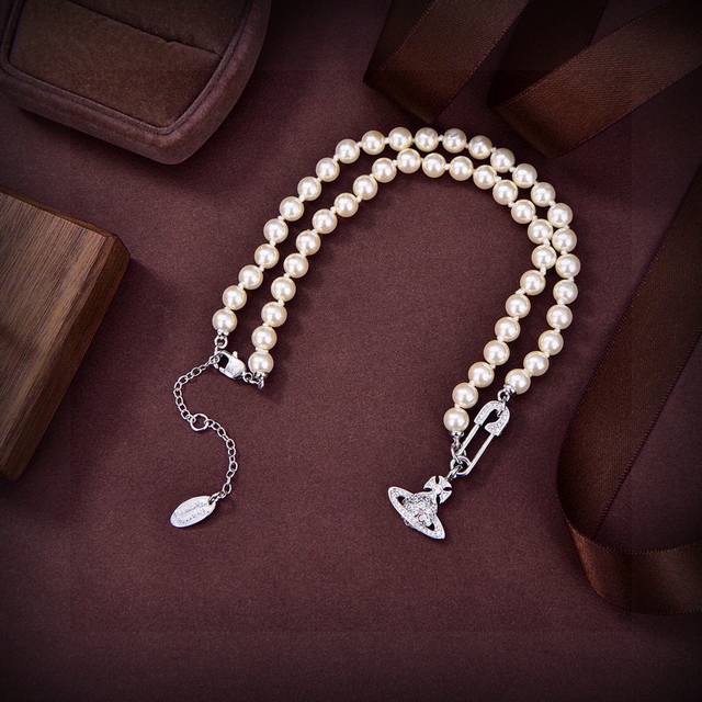necklace UK purchasing Vivienne Westwood Vivienne Westwood Saturn suit is elega