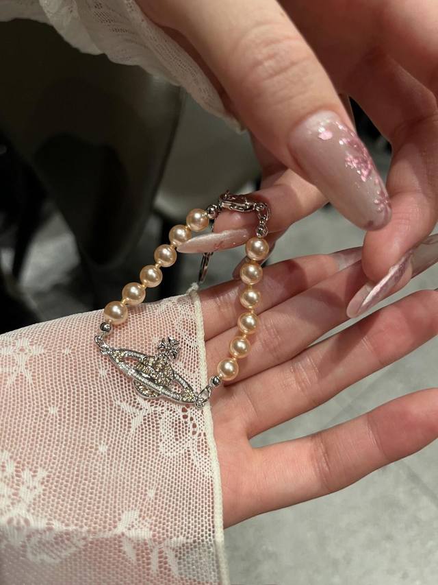 Queen Mother Saturn Diamond Pearl Bracelet Vivienne Westwood British fashion de