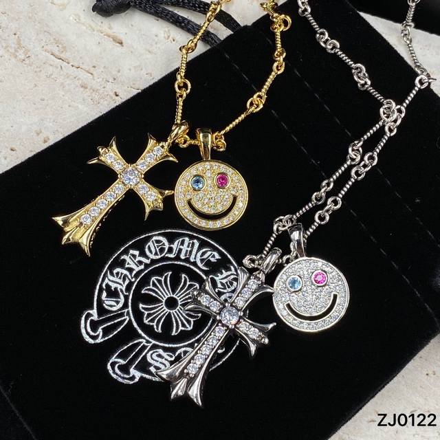 Chloe Heart Smiley Cross Necklace The workmanship is almost the same as Zp, and