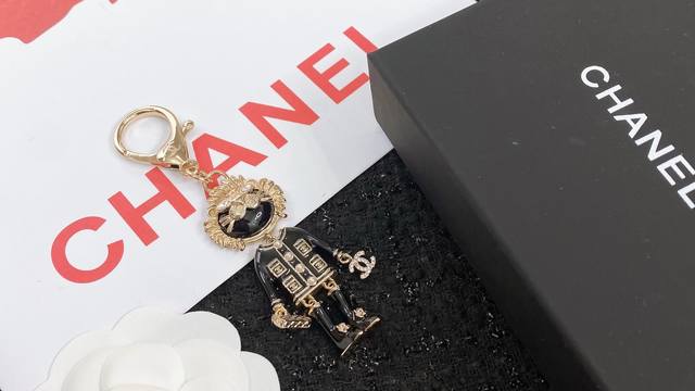 Chanel The lion keychain that is popular all over the Internet Elegant and gener