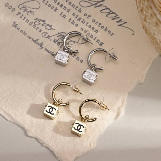 Earrings and ear studs Zp version Chanel Elegant and generous Seiko design and c
