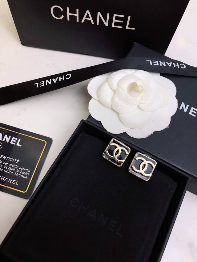 New Chanel earrings are shipped. The highest version of Chanel earrings on the