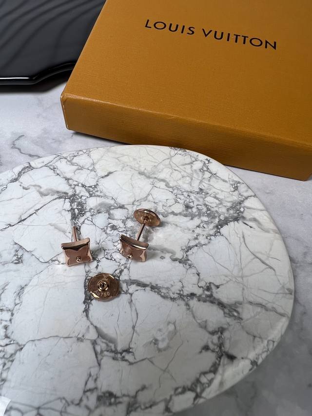 Lv square flower earrings DDD