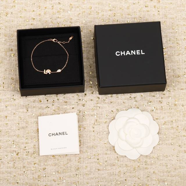 Our 5-number bracelet can be customized with real gold and real diamonds. We on