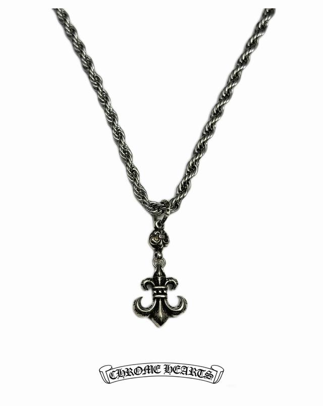 Hot item recommendation: Chrome Hearts necklace, twisted chain is so cool. Chrom