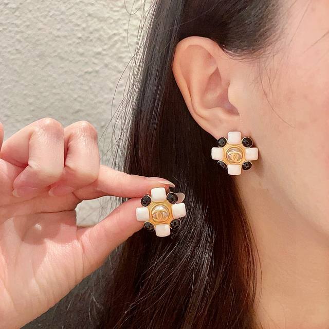 Chanel classic double C earrings DDD