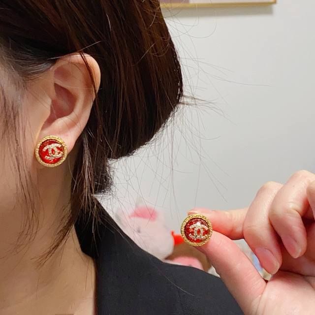 Latest Chanel Xiaoxiang style New Year red festive gold retro diamond glass cand