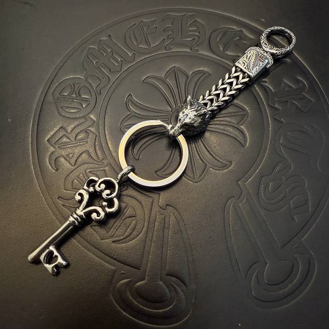 Chrome Hearts Chrome Hearts keychain with large lobster clasp, exquisite carving