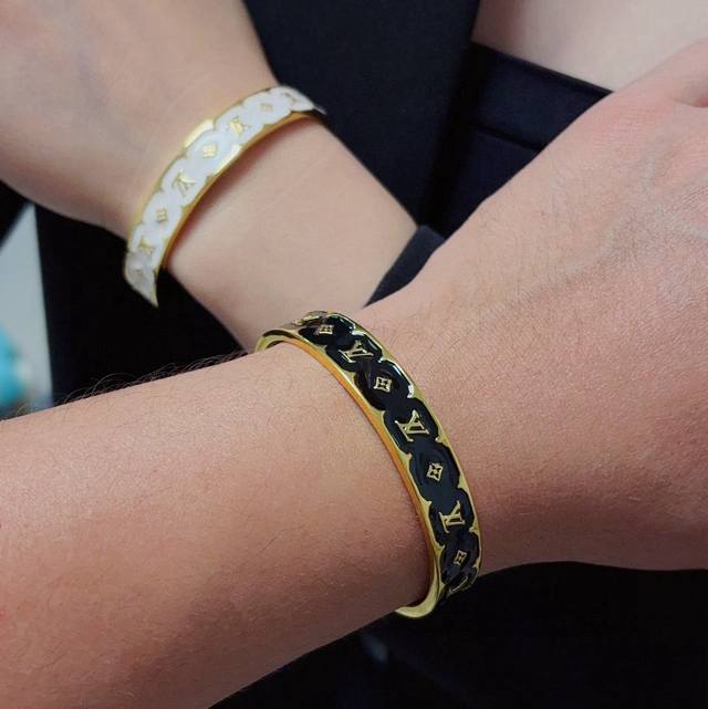 New product original goods Lv letter color printing inlaid carved logo bracelet