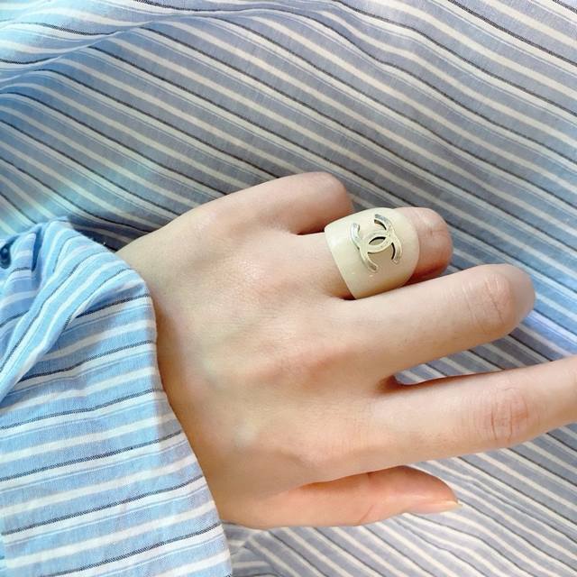 Chanel double C high-quality imported acrylic retro ring! A must-have for summe