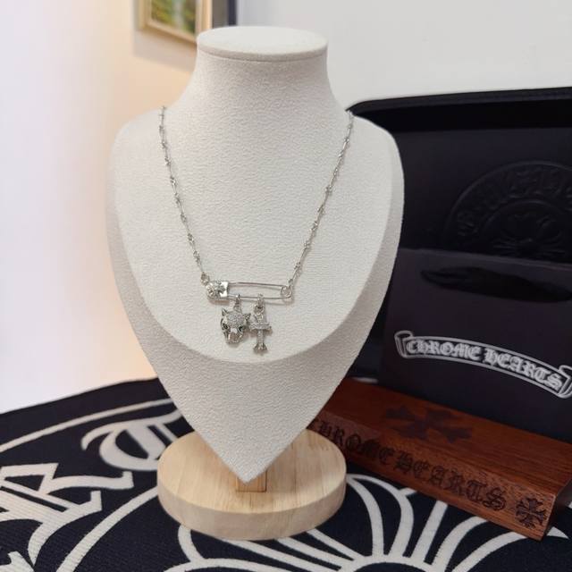 Counter quality Chrome Hearts Chrome Hearts brooch cross necklace, concave and