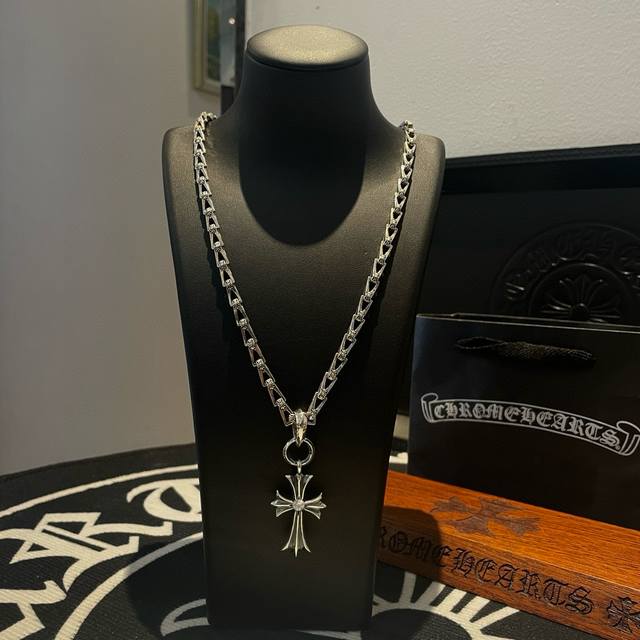 Counter quality Chrome Hearts Chrome Hearts cross necklace, cross pendant, conc
